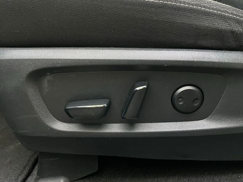 Used 2024 Nissan Pathfinder SV image 12