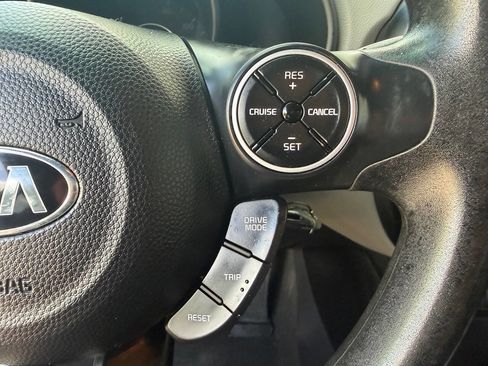 Used 2017 Kia Soul + FWD image 21