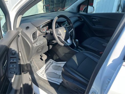 Used 2018 Chevrolet Trax LT w/ Redline Edition AWD/4WD image 11