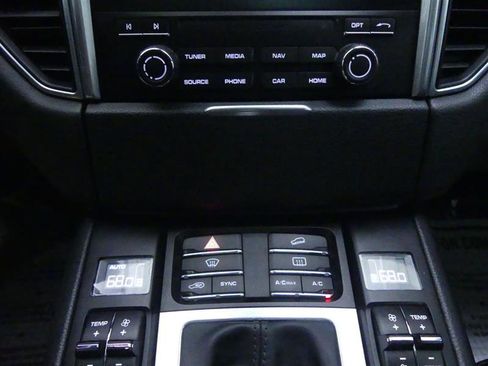 Used 2018 Porsche Macan Turbo image 15
