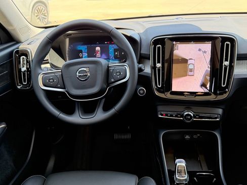 New 2026 Volvo XC40 B5 Plus w/ Climate Package AWD/4WD image 11
