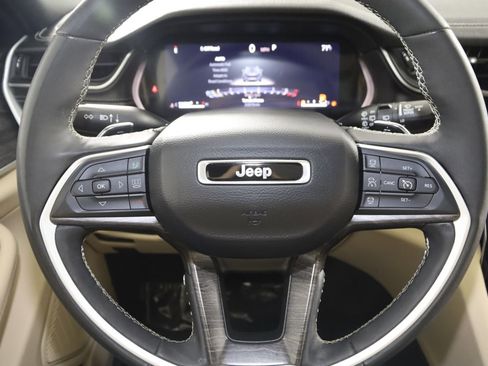 Used 2024 Jeep Grand Cherokee Limited w/ Luxury Tech Group II image 37