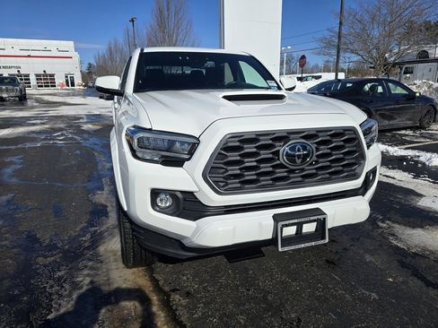 Certified 2022 Toyota Tacoma TRD Sport w/ Technology Package image 9