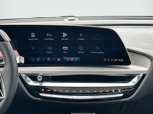 Used 2025 Cadillac Lyriq Sport image 3