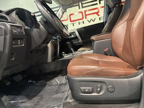 Used 2023 Toyota 4Runner Limited AWD/4WD image 43