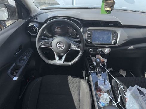 Used 2023 Nissan Kicks SV image 2