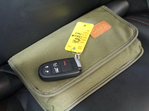 Used 2016 Jeep Cherokee Trailhawk w/ Comfort/Convenience Group image 25