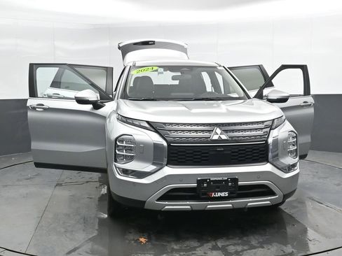 Used 2024 Mitsubishi Outlander SE AWD/4WD image 51