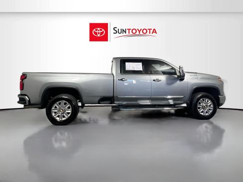 Used 2025 Chevrolet Silverado 3500 High Country w/ High Country Premium Package AWD/4WD image 2