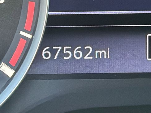 Used 2022 Nissan Titan S image 21