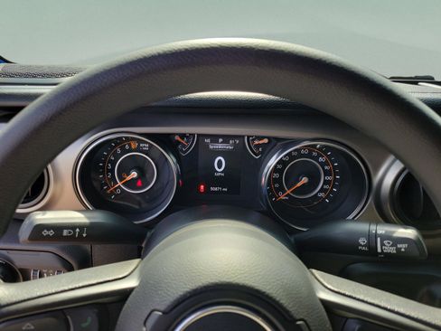 Used 2021 Jeep Gladiator Sport image 15