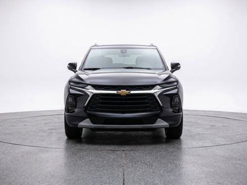 Used 2025 Chevrolet Blazer LT FWD image 2