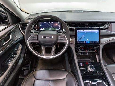 Used 2023 Jeep Grand Cherokee 4WD 4xe image 11