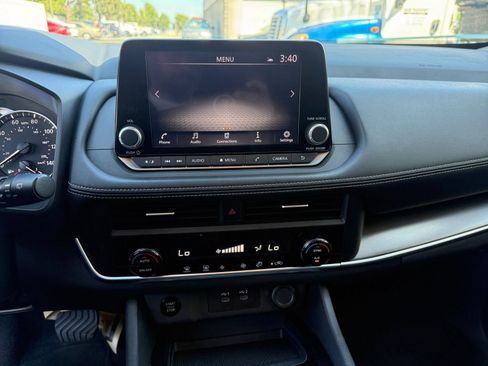 Used 2025 Nissan Rogue SV FWD image 17
