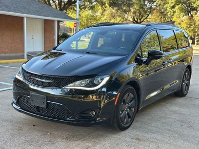 Used 2020 Chrysler Pacifica Limited w/ Advanced Safetytec Group
