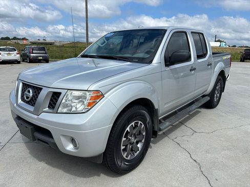 Used 2018 Nissan Frontier SV RWD image 8