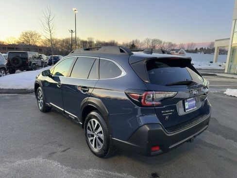 Used 2023 Subaru Outback Premium image 8