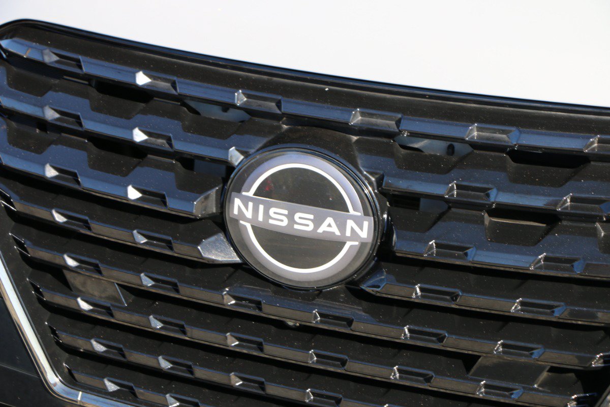 Used 2022 Nissan Kicks SR w/ Interior Electronics Package FWD image 12