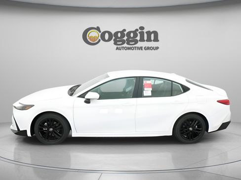 New 2026 Toyota Camry SE FWD image 5