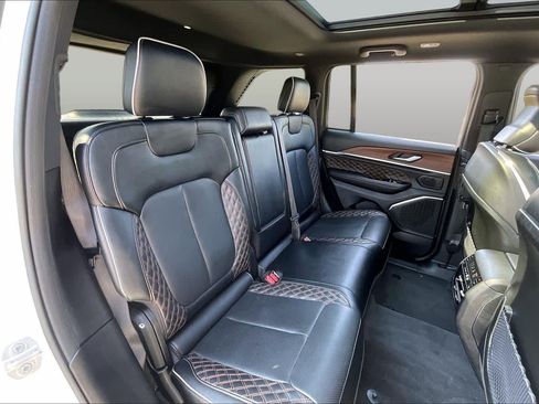 Used 2022 Jeep Grand Cherokee Summit AWD/4WD image 19