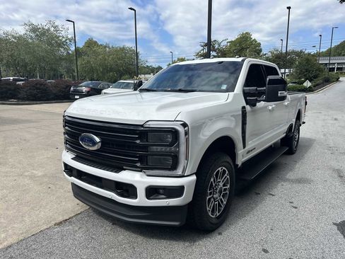 Used 2025 Ford F250 Platinum image 3