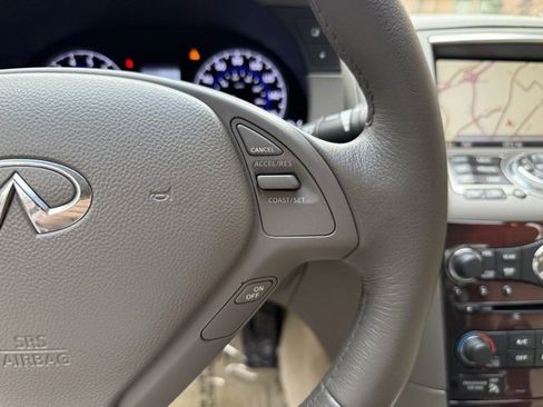 Used 2011 INFINITI G37 x w/ Premium Pkg image 16