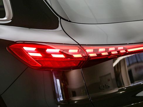 Certified 2025 Audi Q5 Premium Plus w/ Premium Plus AWD/4WD image 12