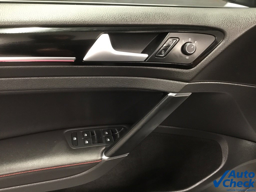 Used 2017 Volkswagen GTI SE FWD image 20