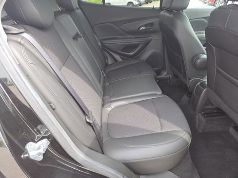 Used 2022 Buick Encore Preferred AWD/4WD image 19