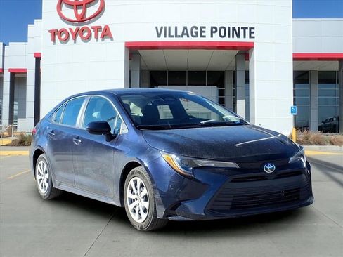 Used 2024 Toyota Corolla LE image 3