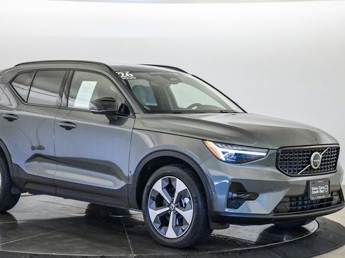 Certified 2026 Volvo XC40 B5 Plus AWD/4WD image 6