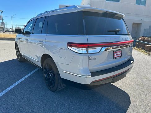 Used 2024 Lincoln Navigator Reserve image 3