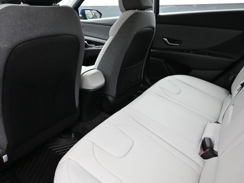 Used 2023 Hyundai Elantra Limited image 21