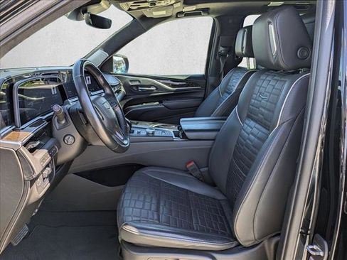 Used 2023 Cadillac Escalade ESV Sport Platinum w/ LPO, ONYX Package AWD/4WD image 17