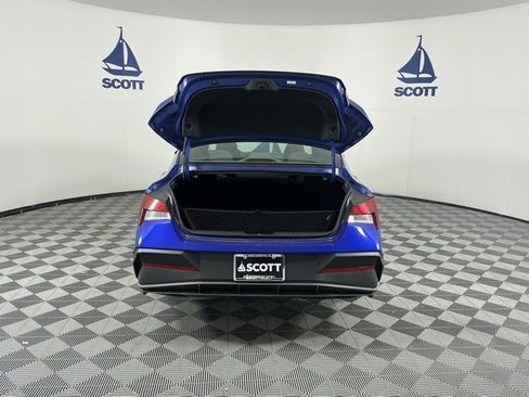 Used 2024 Hyundai Elantra SE image 19