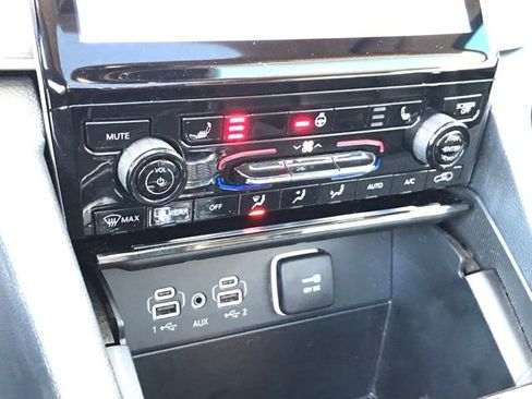 Used 2024 Jeep Grand Cherokee Limited w/ Black Appearance Package image 14