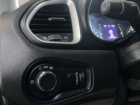 Used 2020 Jeep Renegade Sport image 21