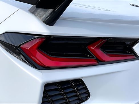 Used 2023 Chevrolet Corvette Stingray Premium Cpe w/ Z51 Performance Package RWD image 18