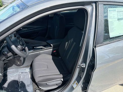 New 2026 Hyundai Elantra SE FWD image 13