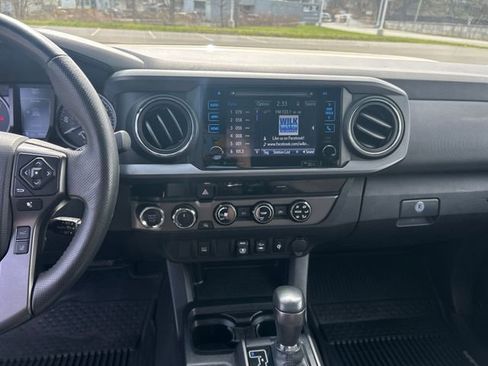 Used 2018 Toyota Tacoma TRD Off-Road image 17