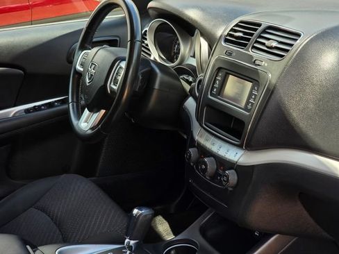 Used 2019 Dodge Journey SE w/ Connectivity Group FWD image 11