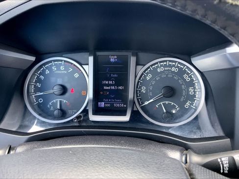 Used 2016 Toyota Tacoma SR5 RWD image 16