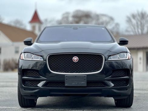 Used 2020 Jaguar F-PACE Premium image 2