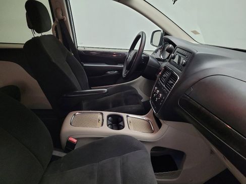 Used 2016 Dodge Grand Caravan SXT image 21