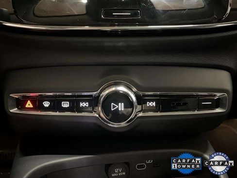 Used 2025 Volvo XC40 B5 Plus image 52