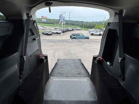 Used 2026 Toyota Sienna LE FWD image 11