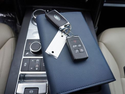 Used 2020 Land Rover Discovery SE AWD/4WD image 21