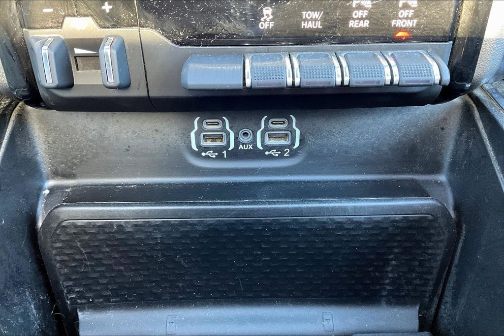 Used 2024 RAM 1500 Laramie AWD/4WD image 14