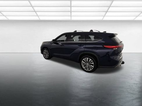 Used 2021 Toyota Highlander Limited image 7