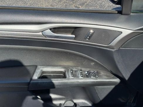 Used 2020 Ford Fusion SE FWD image 18